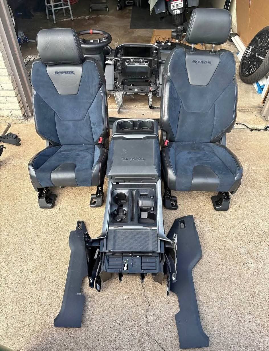 2021-2025 Ford F-150 Raptor Interior Single Cab
This interior was just detailed and is in amazing condition. This Interior Includes:
- Front Seats ✅
- Front Door Panels ✅
- Complete Center Console ✅
- Complete Dashboard ✅
Seats have no tips or tears. The Interior is just very dusty due to storage.