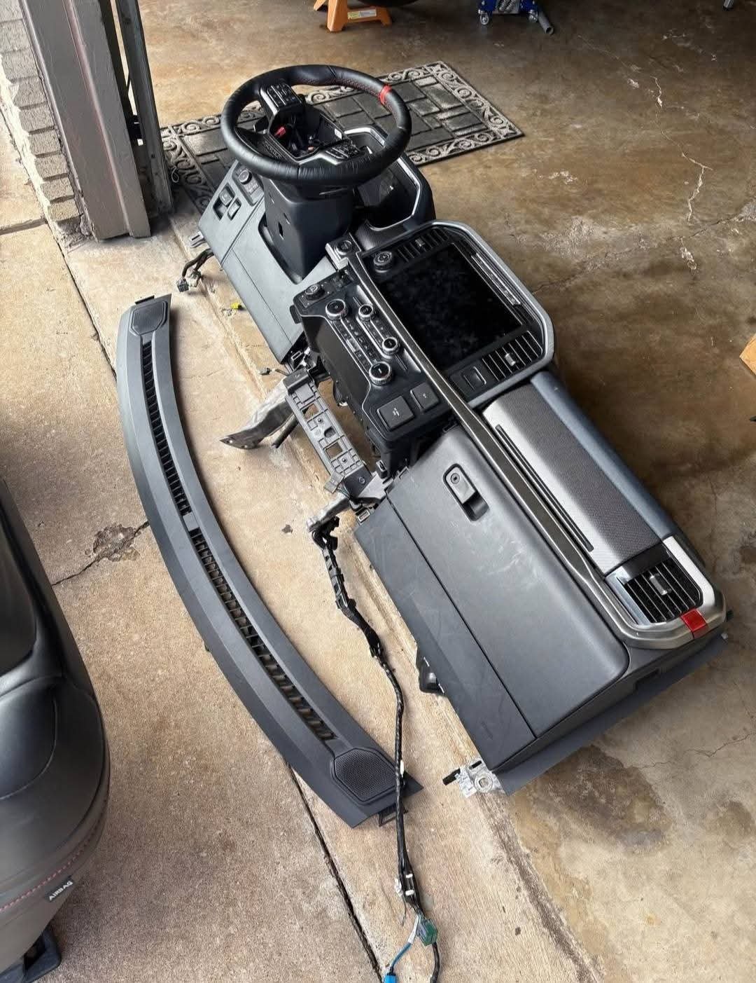 2021-2025 Ford F-150 Raptor Interior Single Cab
This interior was just detailed and is in amazing condition. This Interior Includes:
- Front Seats ✅
- Front Door Panels ✅
- Complete Center Console ✅
- Complete Dashboard ✅
Seats have no tips or tears. The Interior is just very dusty due to storage. - Image 2