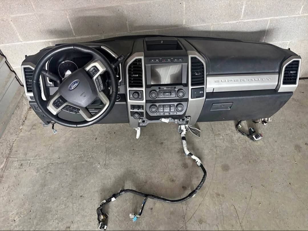 2017-2022 ford f250 complete dashboard 
2017-2021 f250 dash complete with airbags and screen also fit models, F150 and F350 and F450