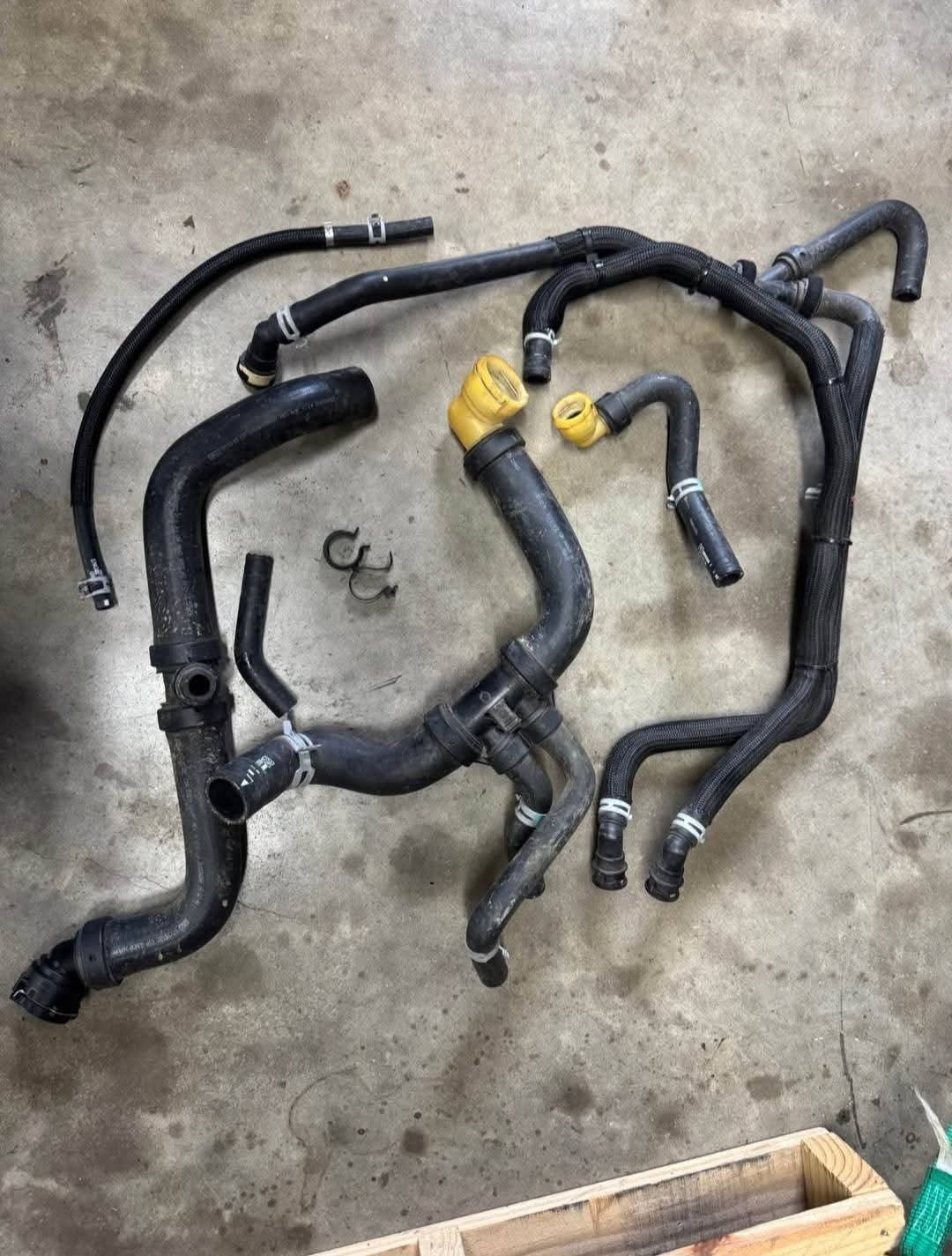 2023 Ford F150 4x4 5.0 Motor and Transmission
Fits 2021-2026 Ford F150 4x4 Motor
5.0 coyote V8 out of a 2023 Ford F150 4 x 4 with 11,500 miles. Comes with all accessories, AC lines coolant hoses intake manifold transmission , ECU .
VIN 1FTFW1E51PKE33702. You can come pick it up or pay to have it shipped.
VIN 1FTFW1E51PKE33702. - Image 8
