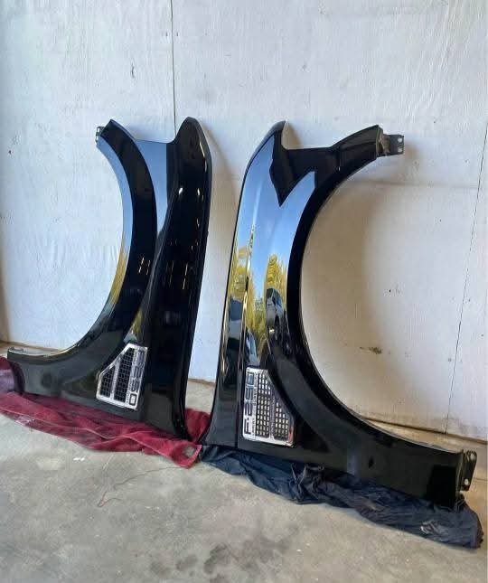 2008 F250 Fenders
Great condition black fenders from a 2008 Ford F-250 F-350 no rust or dents.