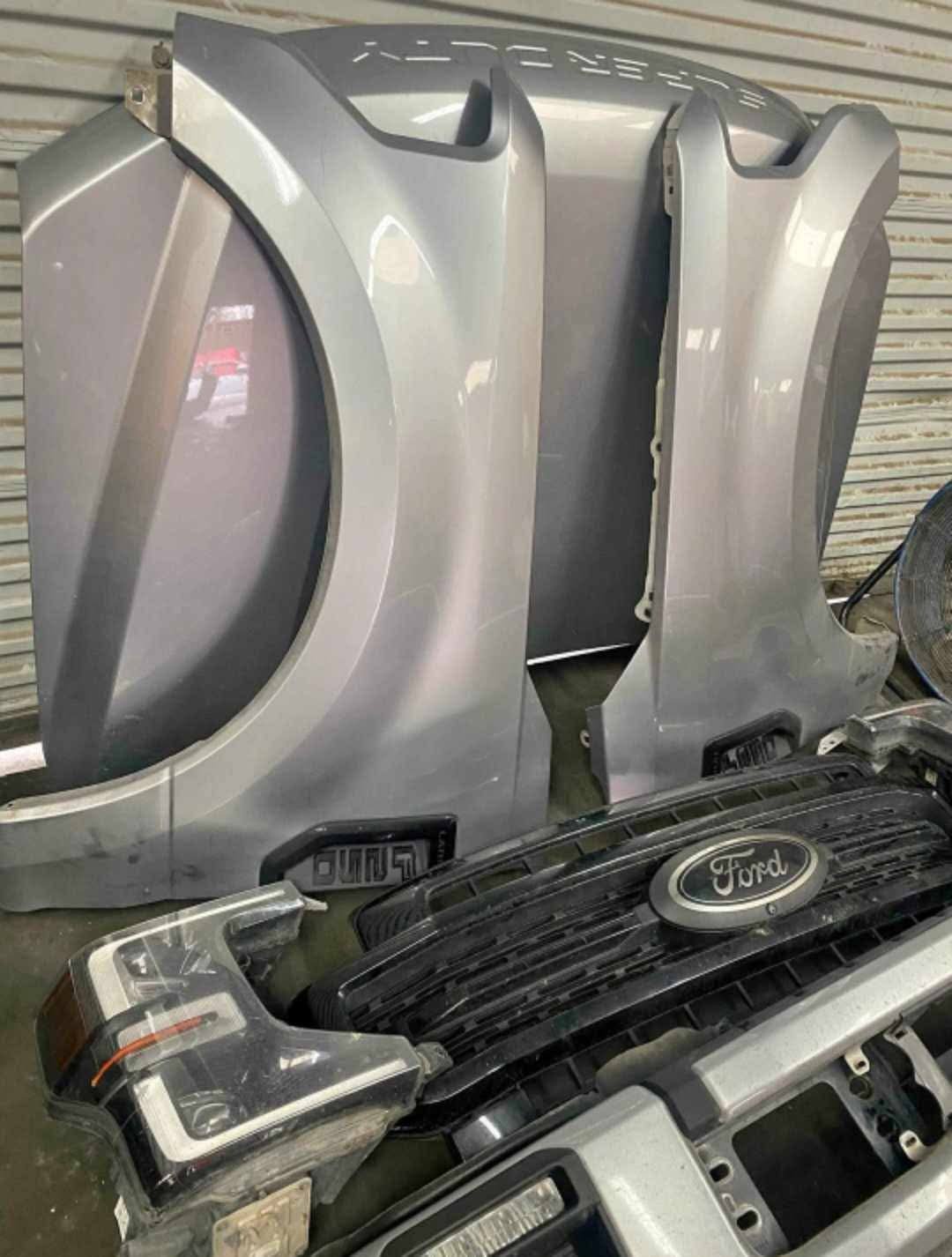 2020-2022 Ford f250 front clip
Full Ford front clip
– Hood
– Headlights
– fenders
– grille
– Front bumper