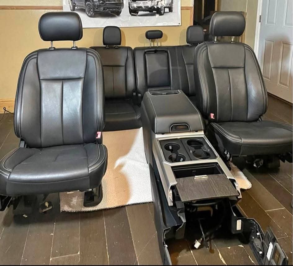 2020 2021 2022 Ford F-150 F-250 Platinum Lariat Black Leather seats Interior with Center console
Compatible For Ford F-150 F-250 F-35/450
2018-2019-2020-2021-2022!
Comes With Seats,Console and panels!
As is in pictures Clean Interior No Rips No Tears