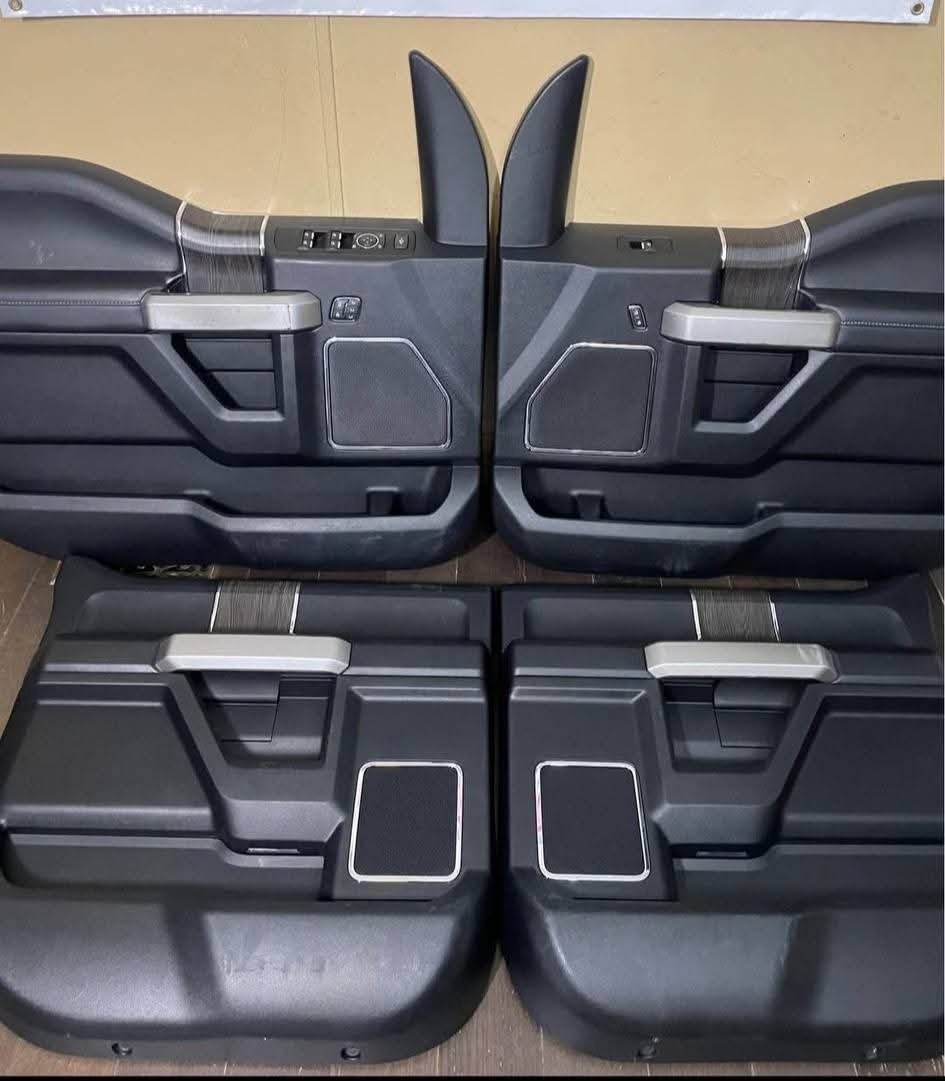2020 2021 2022 Ford F-150 F-250 Platinum Lariat Black Leather seats Interior with Center console
Compatible For Ford F-150 F-250 F-35/450
2018-2019-2020-2021-2022!
Comes With Seats,Console and panels!
As is in pictures Clean Interior No Rips No Tears - Image 6