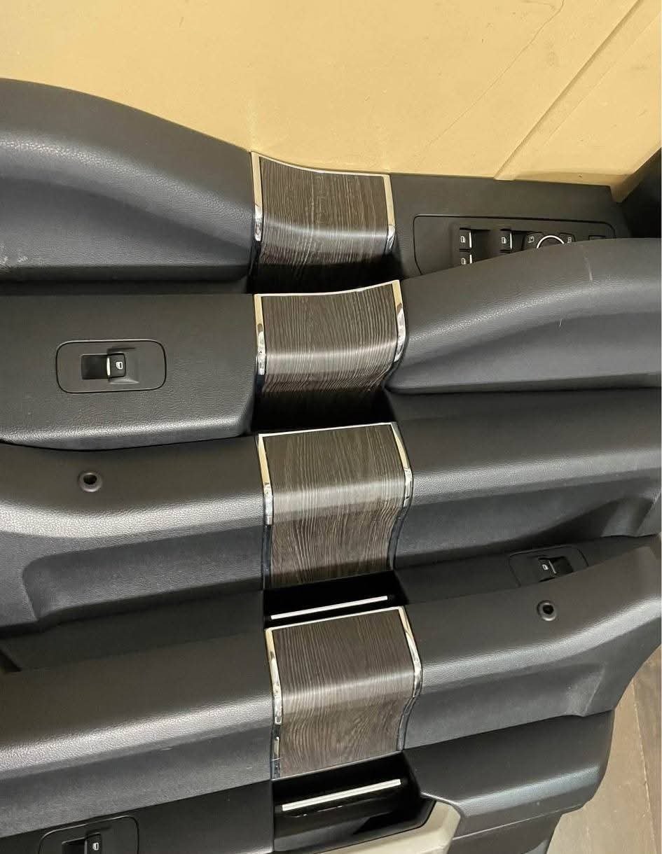 2020 2021 2022 Ford F-150 F-250 Platinum Lariat Black Leather seats Interior with Center console
Compatible For Ford F-150 F-250 F-35/450
2018-2019-2020-2021-2022!
Comes With Seats,Console and panels!
As is in pictures Clean Interior No Rips No Tears - Image 8