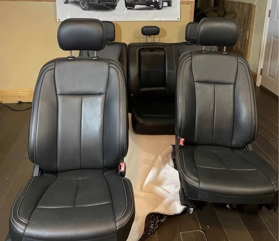 2020 2021 2022 Ford F-150 F-250 Platinum Lariat Black Leather seats Interior with Center console
Compatible For Ford F-150 F-250 F-35/450
2018-2019-2020-2021-2022!
Comes With Seats,Console and panels!
As is in pictures Clean Interior No Rips No Tears - Image 2