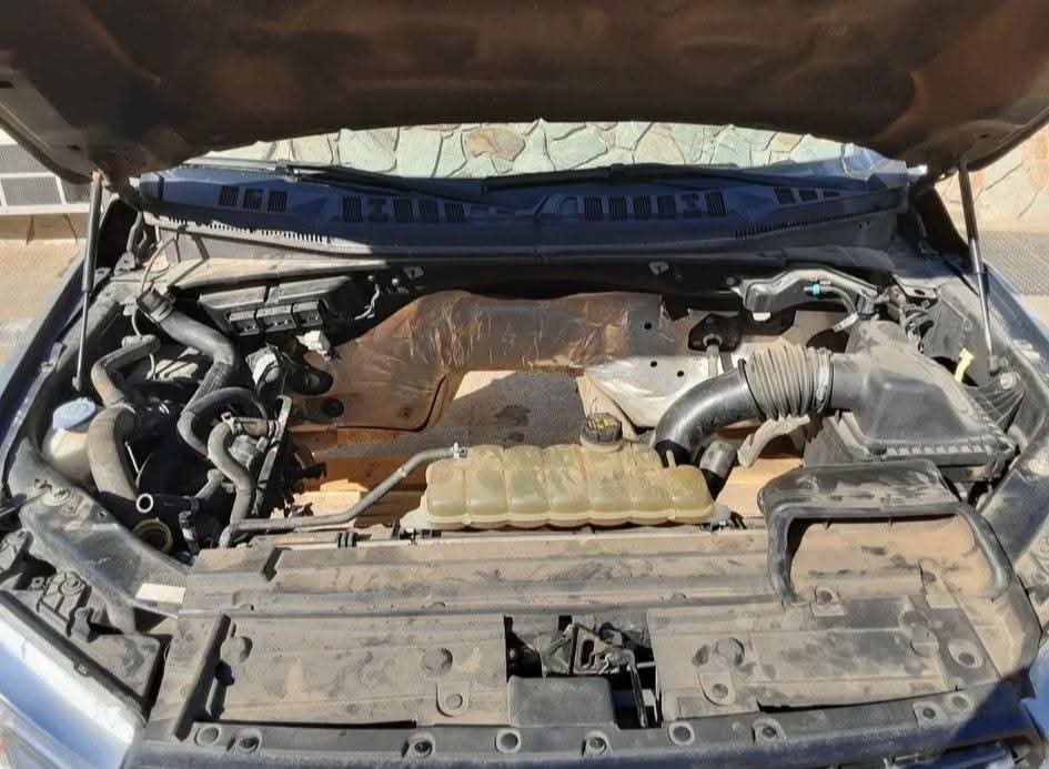 2018 2019 2020 F150 LARIAT FRONT CLIP NOSE ASSEMBLY
2018–2020 Ford F-150 Lariat Front Clip / Nose Assembly – Complete
Very nice condition front clip (nose assembly) for a 2018–2020 Ford F-150 Lariat.
Includes:
Painted front bumper W Fog lights
Wheel lip moldings
Automatic park sensors
Details:
Sold as a complete assembly exactly as pictured
Will not separate parts - Image 2