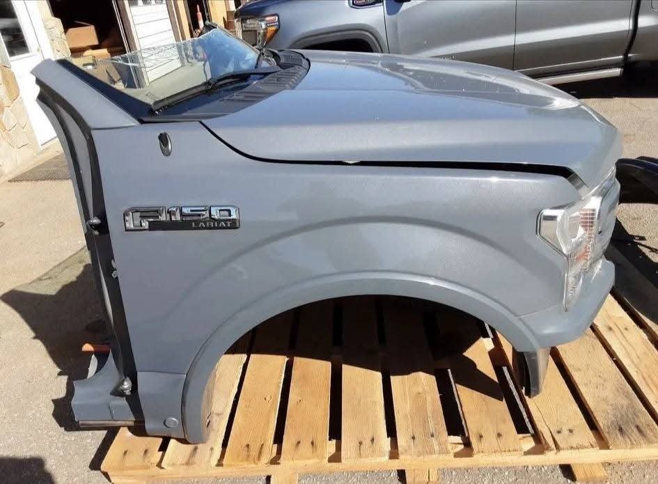 2018 2019 2020 F150 LARIAT FRONT CLIP NOSE ASSEMBLY
2018–2020 Ford F-150 Lariat Front Clip / Nose Assembly – Complete
Very nice condition front clip (nose assembly) for a 2018–2020 Ford F-150 Lariat.
Includes:
Painted front bumper W Fog lights
Wheel lip moldings
Automatic park sensors
Details:
Sold as a complete assembly exactly as pictured
Will not separate parts - Image 6