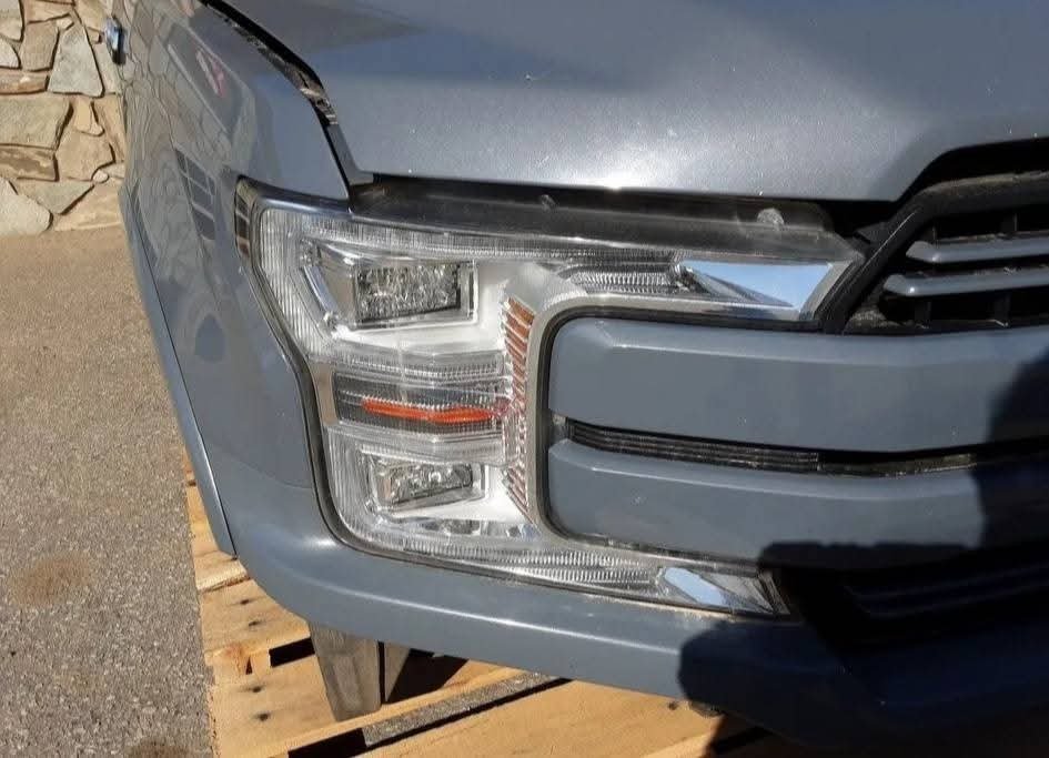 2018 2019 2020 F150 LARIAT FRONT CLIP NOSE ASSEMBLY
2018–2020 Ford F-150 Lariat Front Clip / Nose Assembly – Complete
Very nice condition front clip (nose assembly) for a 2018–2020 Ford F-150 Lariat.
Includes:
Painted front bumper W Fog lights
Wheel lip moldings
Automatic park sensors
Details:
Sold as a complete assembly exactly as pictured
Will not separate parts - Image 3