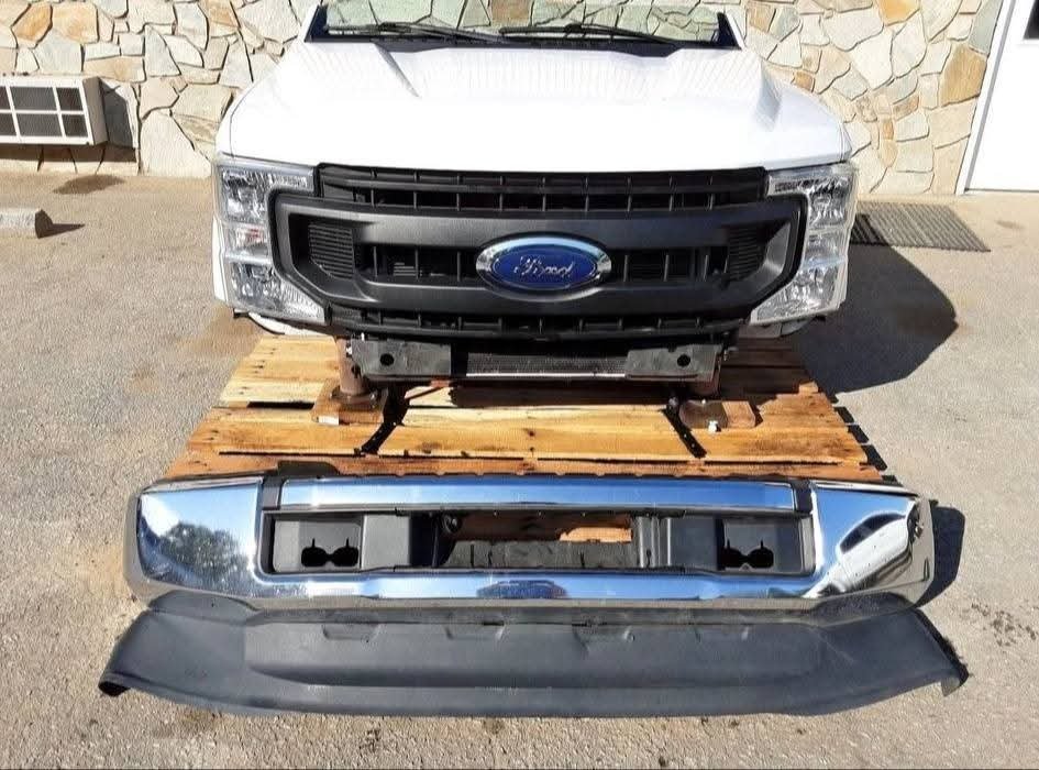 2020 2021 2022 F250 F350 F450 FRONT CLIP NOSE ASSEMBLY 

2020–2022 Ford F-250 / F-350 F-450 Front Clip Assembly (6.7L Diesel)

Very nice complete front clip/nose assembly for 2020–2022 Ford F-250 and F-350, F-450 trucks equipped with the 6.7L Power Stroke diesel. Includes the full cooling system and is being sold exactly as pictured.

-Complete assembly — no parts will be separated