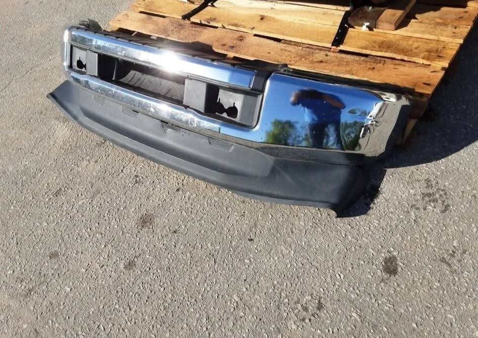 2020 2021 2022 F250 F350 F450 FRONT CLIP NOSE ASSEMBLY
2020–2022 Ford F-250 / F-350 F-450 Front Clip Assembly (6.7L Diesel)
Very nice complete front clip/nose assembly for 2020–2022 Ford F-250 and F-350, F-450 trucks equipped with the 6.7L Power Stroke diesel. Includes the full cooling system and is being sold exactly as pictured.
-Complete assembly — no parts will be separated - Image 6