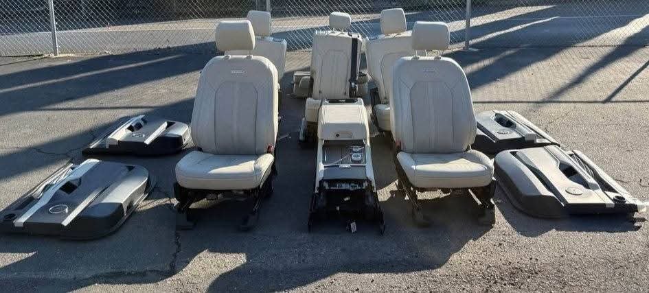 2020 Ford Expedition platinum interior
Interior full set, very luxury, excellent condition.