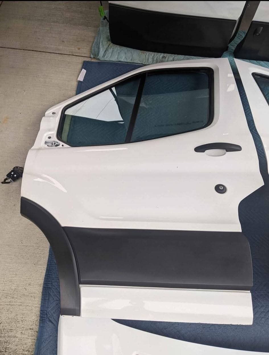 17-22 Ford Transit T150, T250, T350 front left/right side doors, hood and rear doors white OEM NICE!
Both driver and passenger front doors removed from a 2017 Ford Transit with the medium roof. These are white in color, (YZ) paint code, and are in very nice condition with no rot. Both doors are fully loaded, meaning you get the glass, interior panels, window motors, regulators. These are OEM Ford parts, not cheap aftermarket. - Image 6