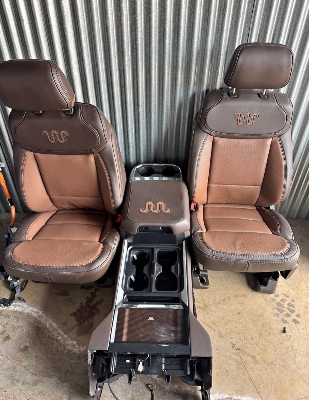 2023-2026 KING RANCH COMPLETE INTERIOR FOR F250 F350 F450 F550  ALL TRIM PANELS, CENTER CONSOLE, SEAT BELT.THE INTERIOR IS IN EXCELLENT CONDITION