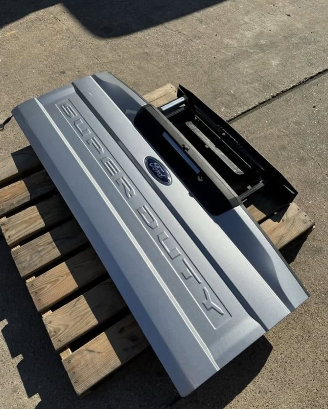 2020-2022 Ford F250 F350 F450 F550 Factory Tailgate Iconic Silver with Step and Camera, OEM