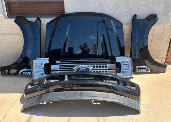2017-2022  Ford f250 f350 f450 platinum front clip in brand new condition with OEM led lights comes with everything you see in pictures.