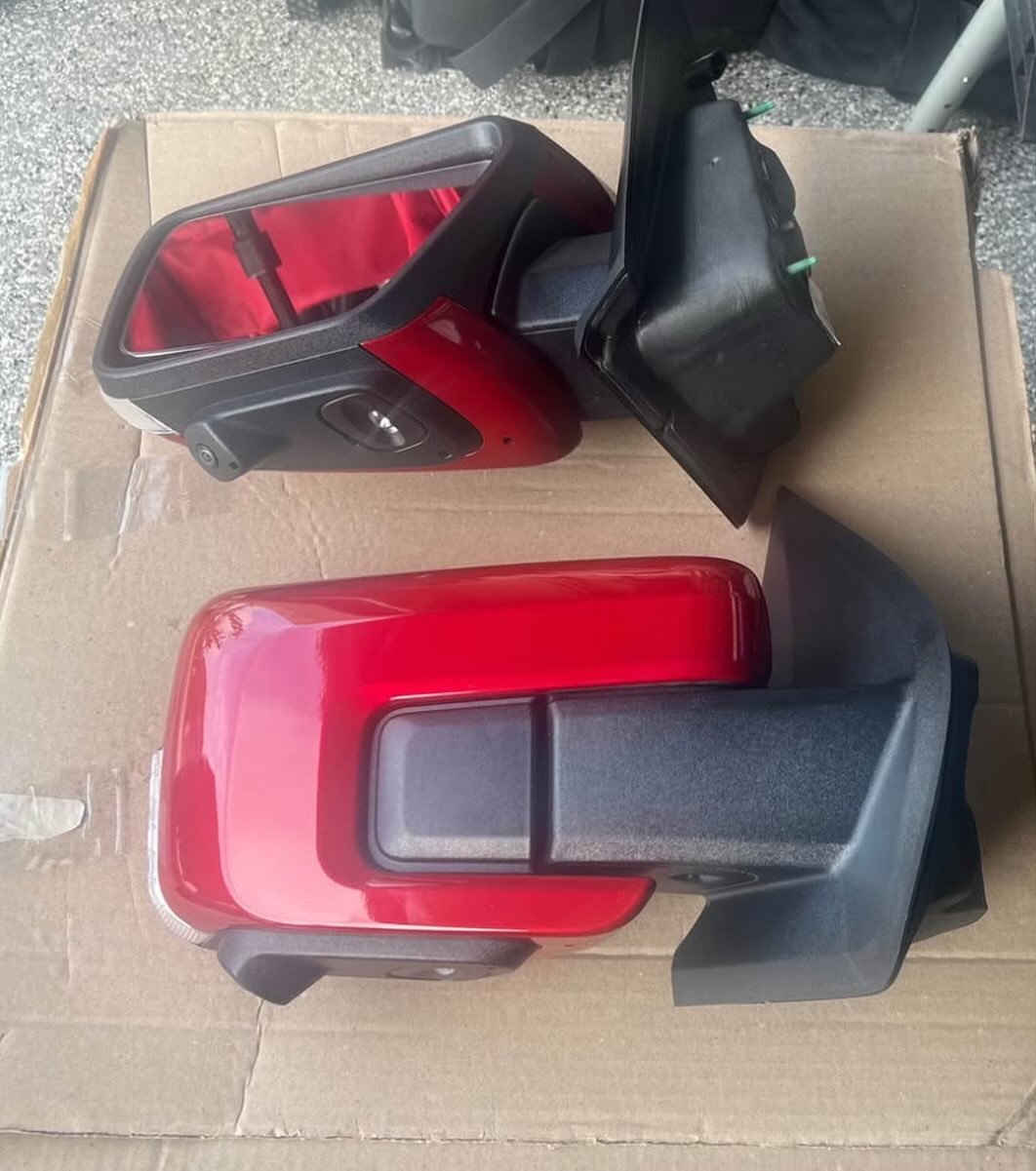 2021-2026 F150 Platinum sidemirrors. 360 camera, auto fold, puddle lamps, heated defrost, side vehicle warning. Lucid red paint.